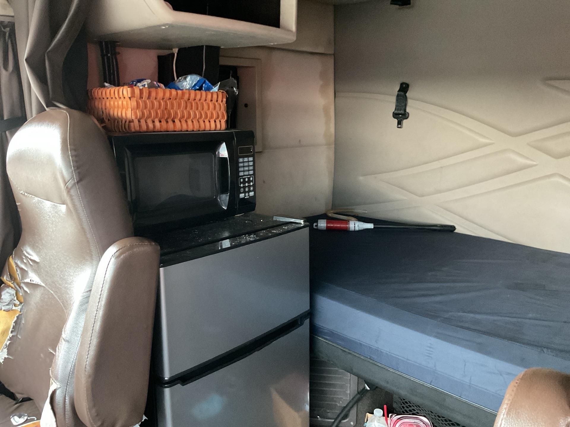 2015 Volvo VNL670