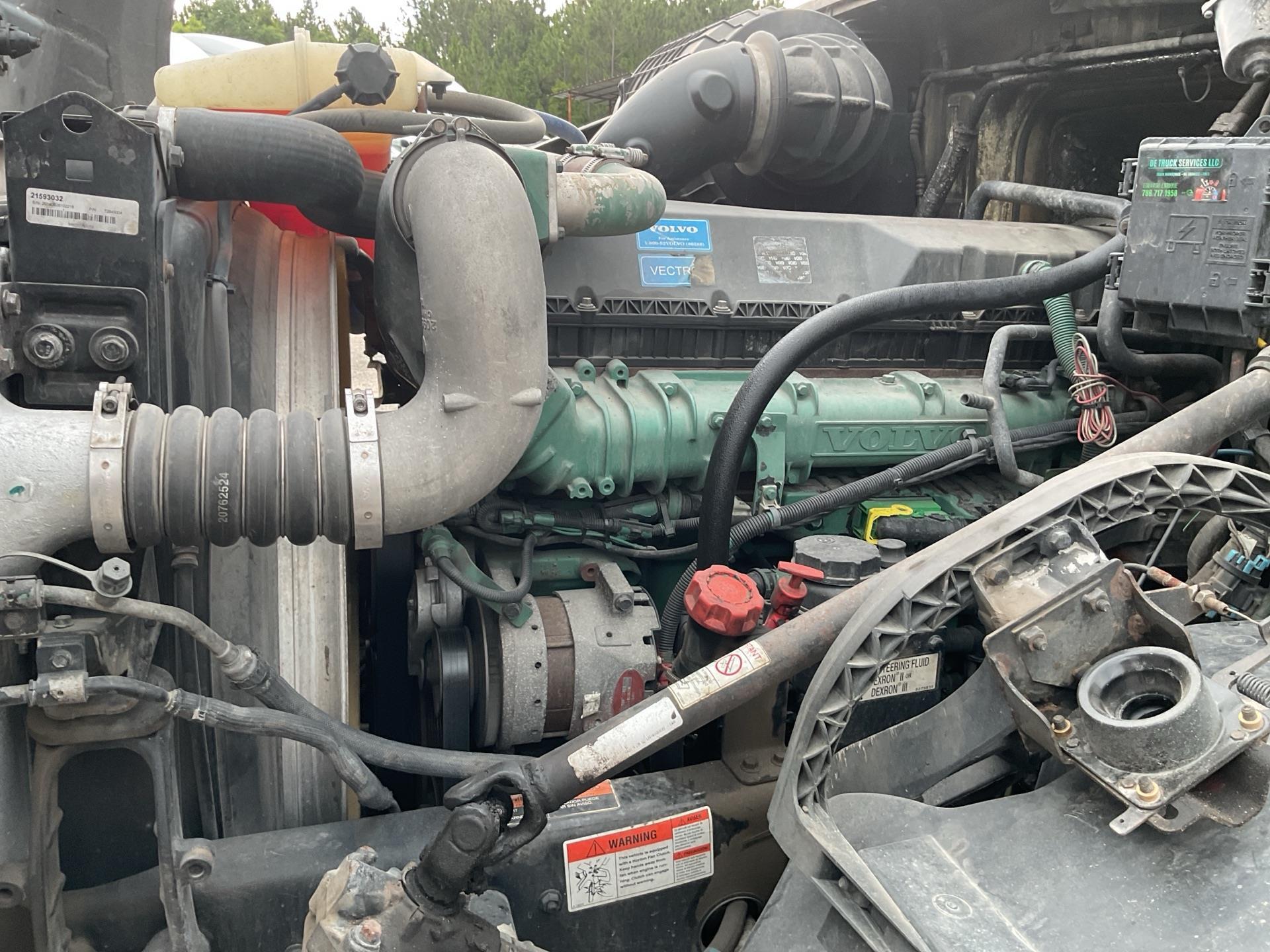 2015 Volvo VNL670