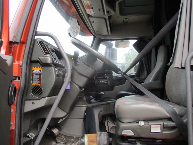 2020 Volvo VNL64T860
