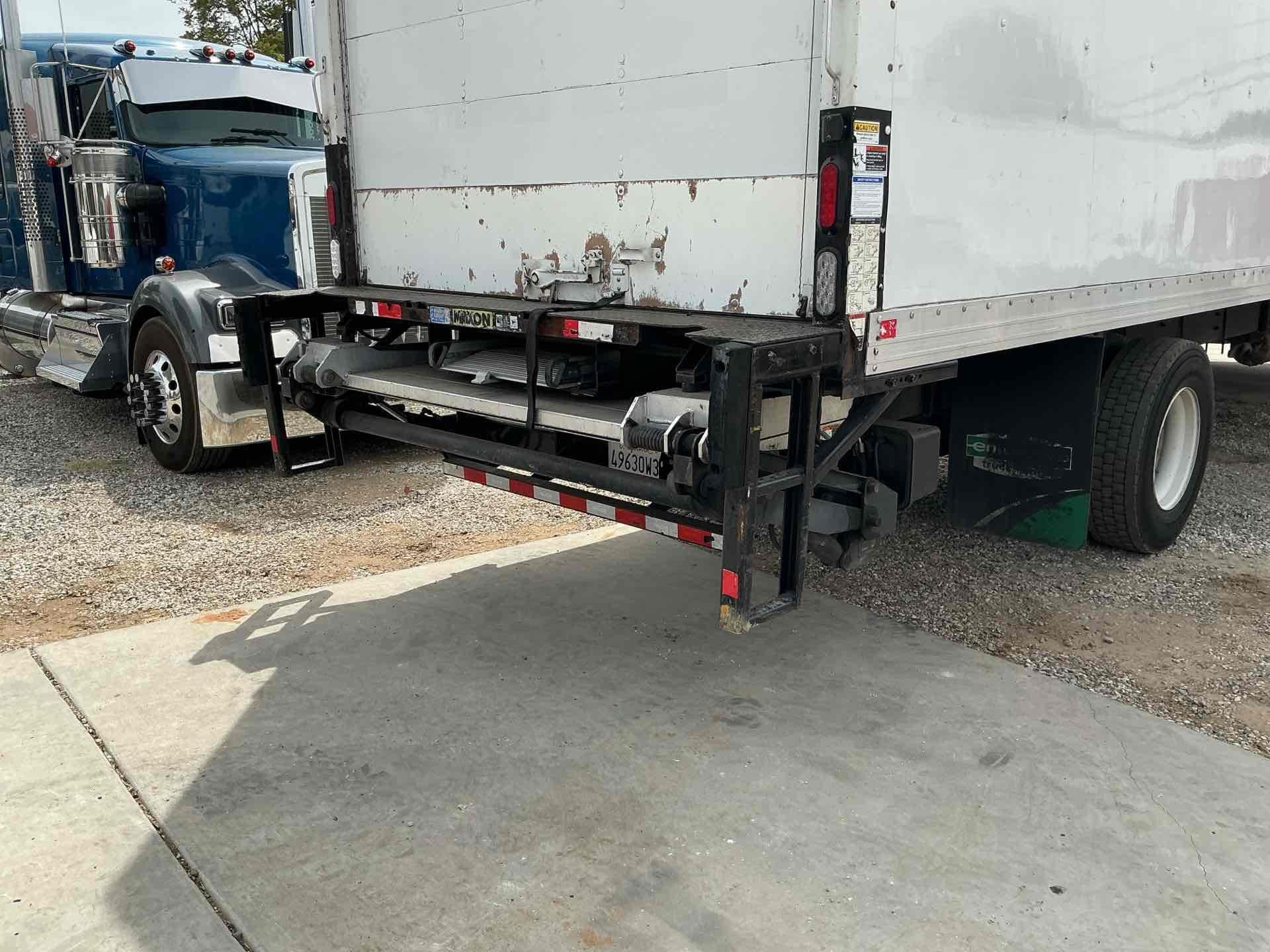 2018 Freightliner Business Class M2 106