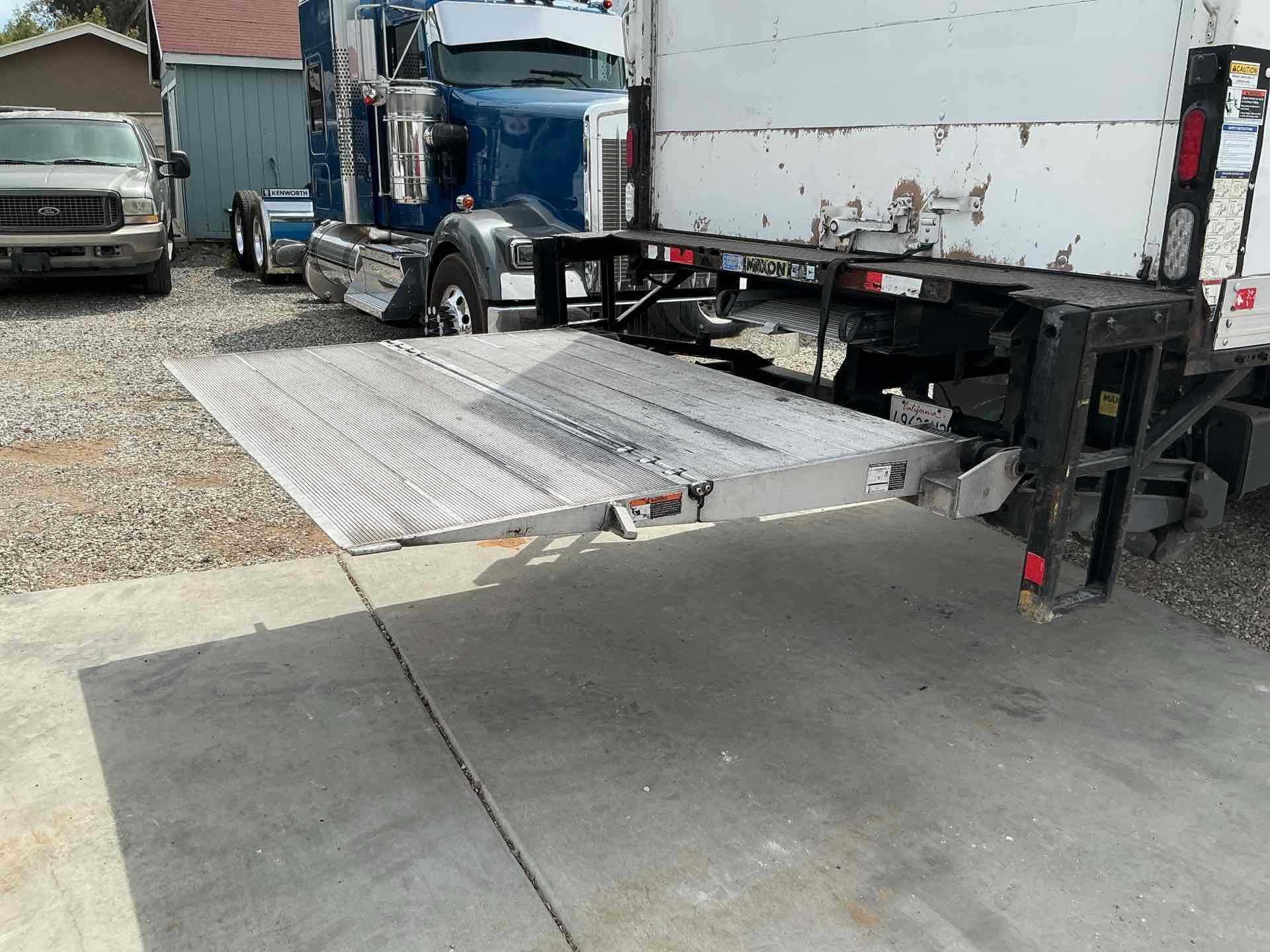 2018 Freightliner Business Class M2 106