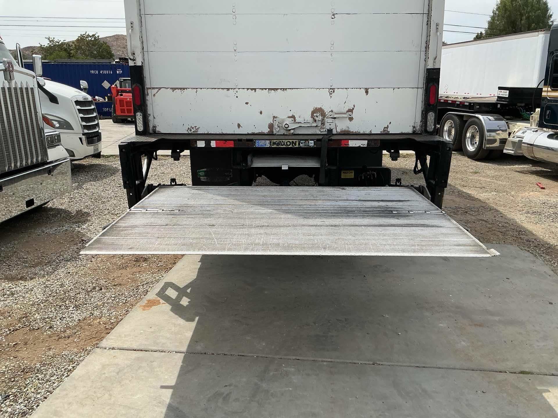 2018 Freightliner Business Class M2 106