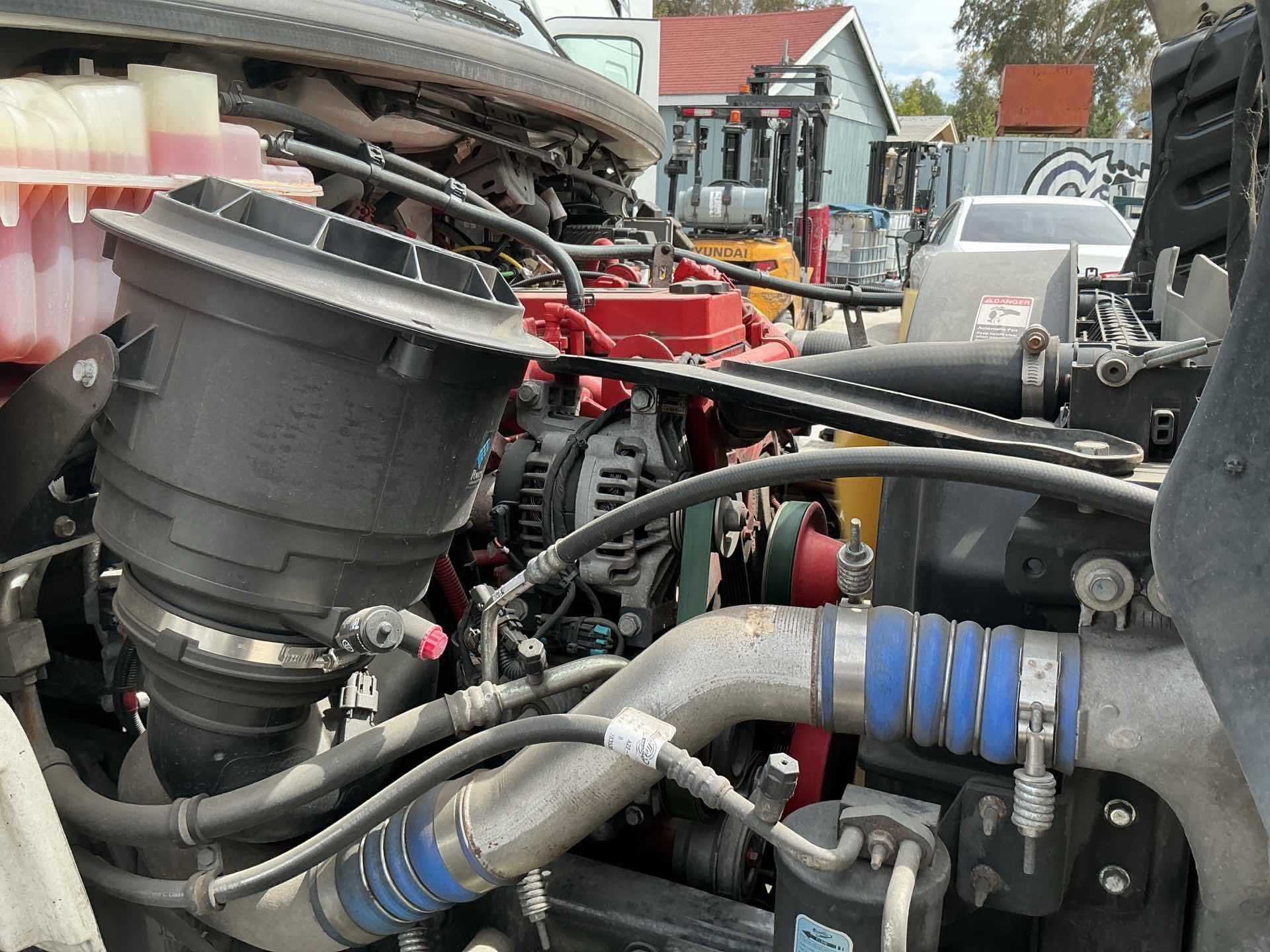 2018 Freightliner BUSINESS CLASS M2 106