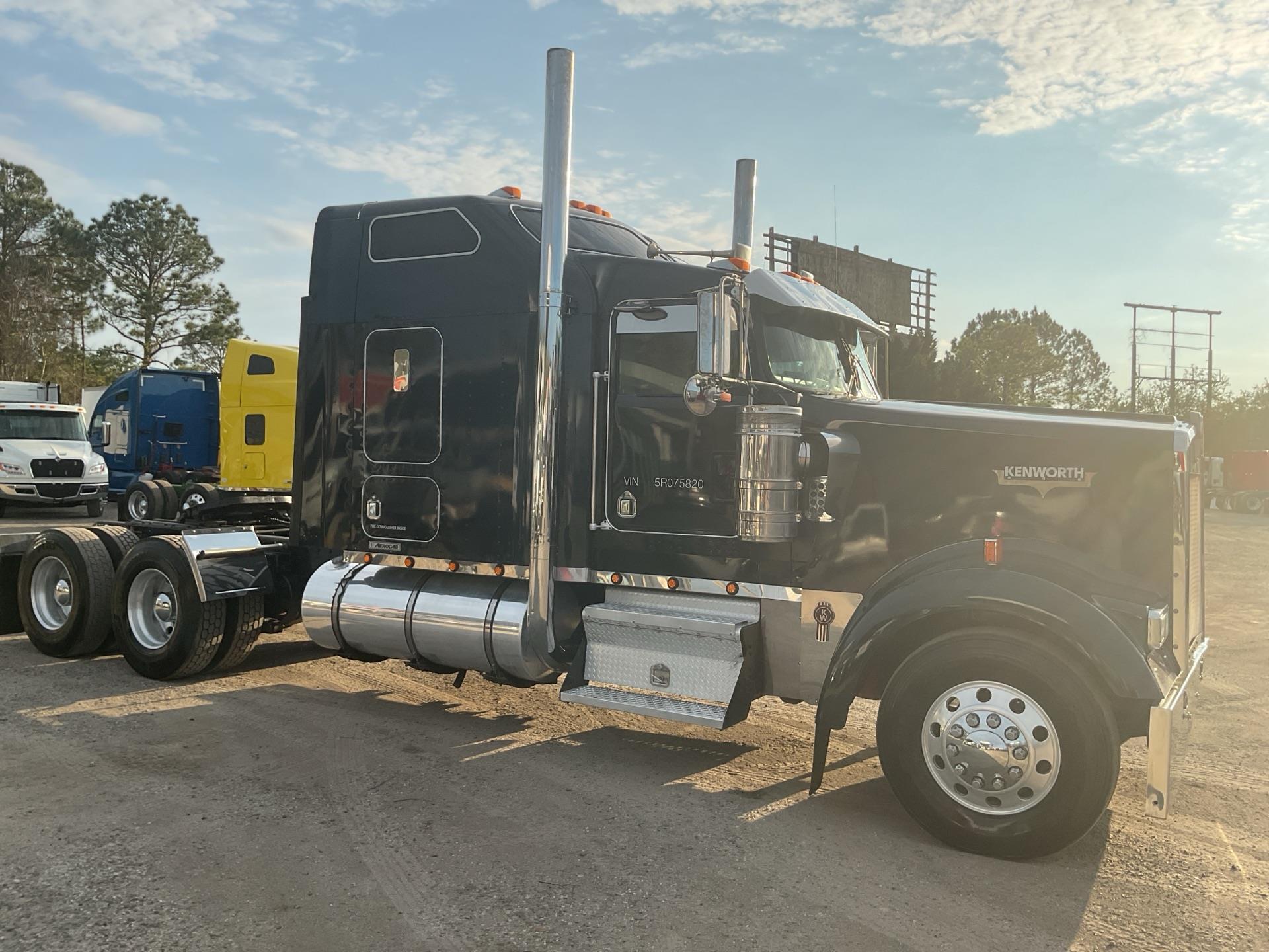 2005 Kenworth W900B