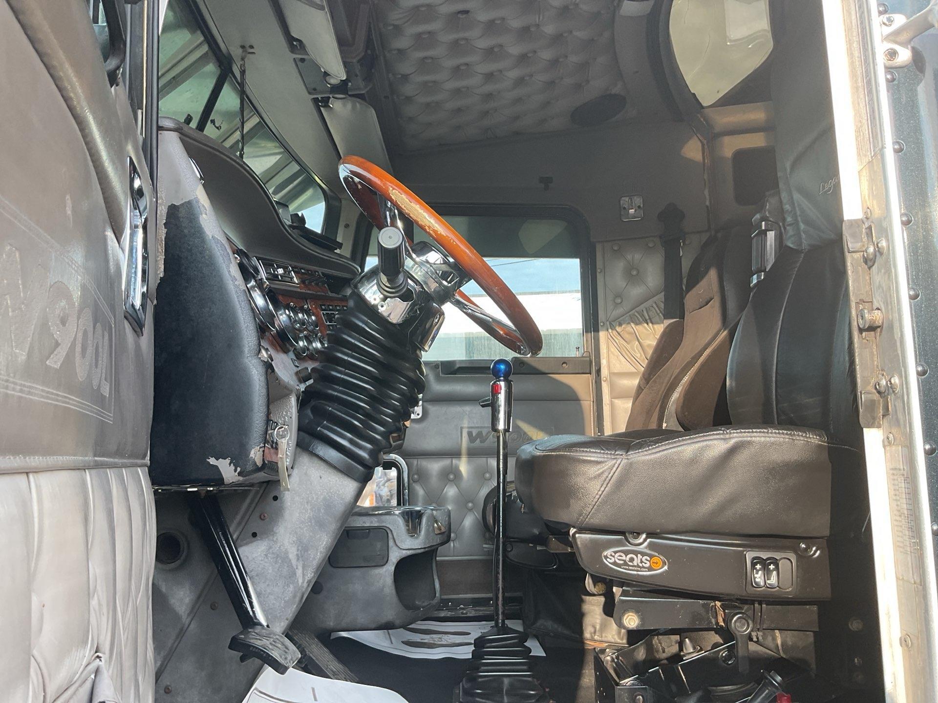 2005 Kenworth W900B