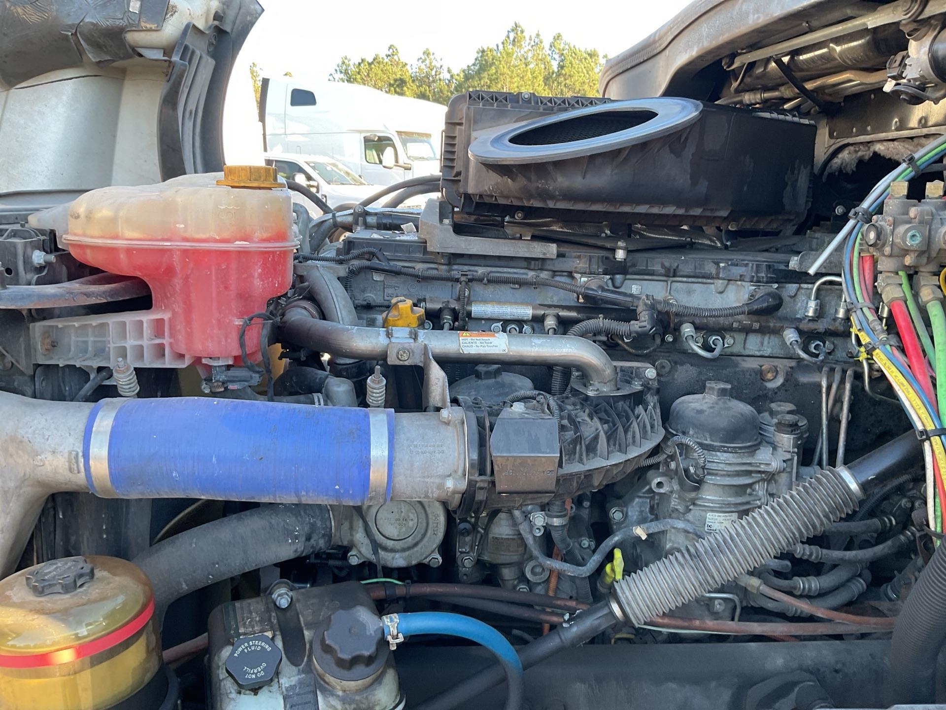 2020 Freightliner CASCADIA 126