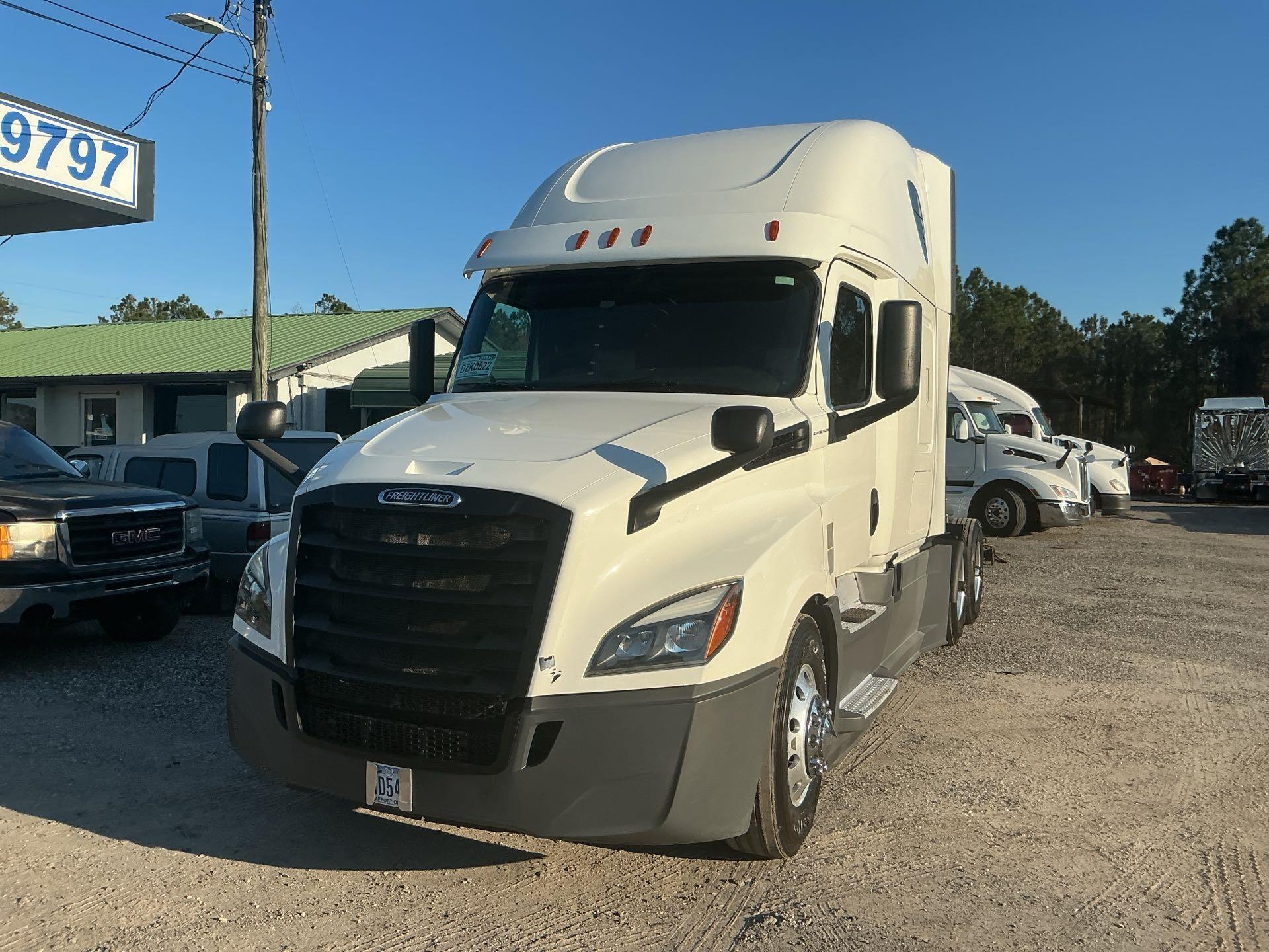 2020 Freightliner CASCADIA 126