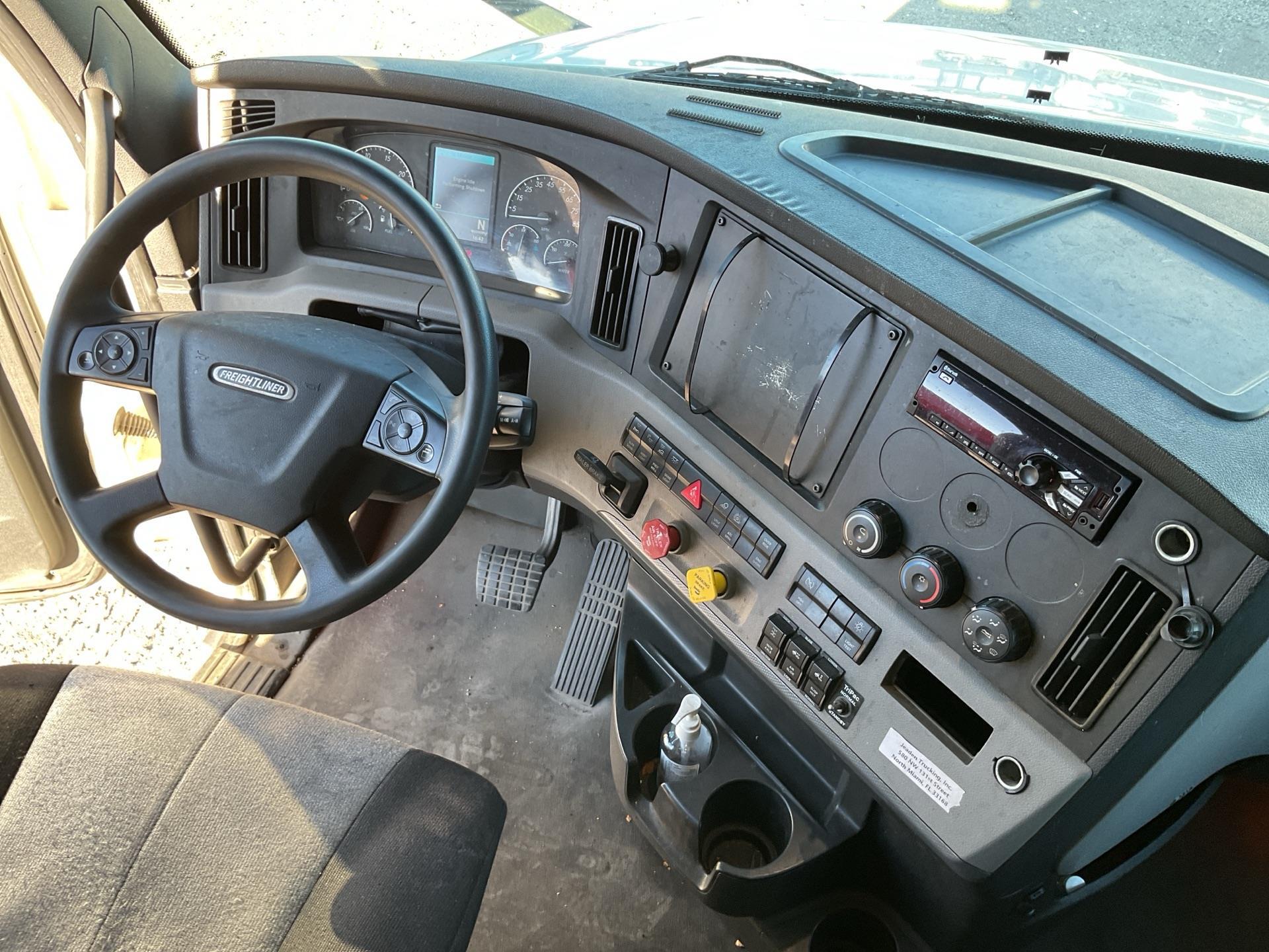 2020 Freightliner CASCADIA 126
