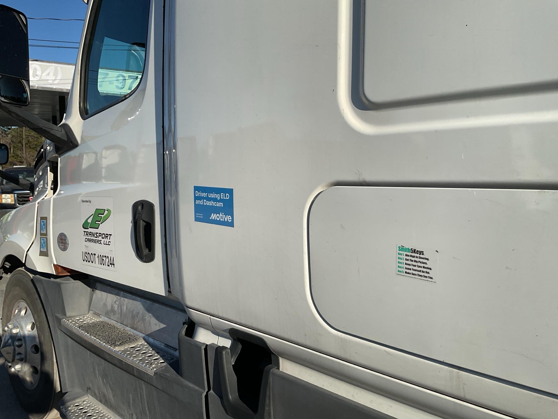 2020 Freightliner CASCADIA 126