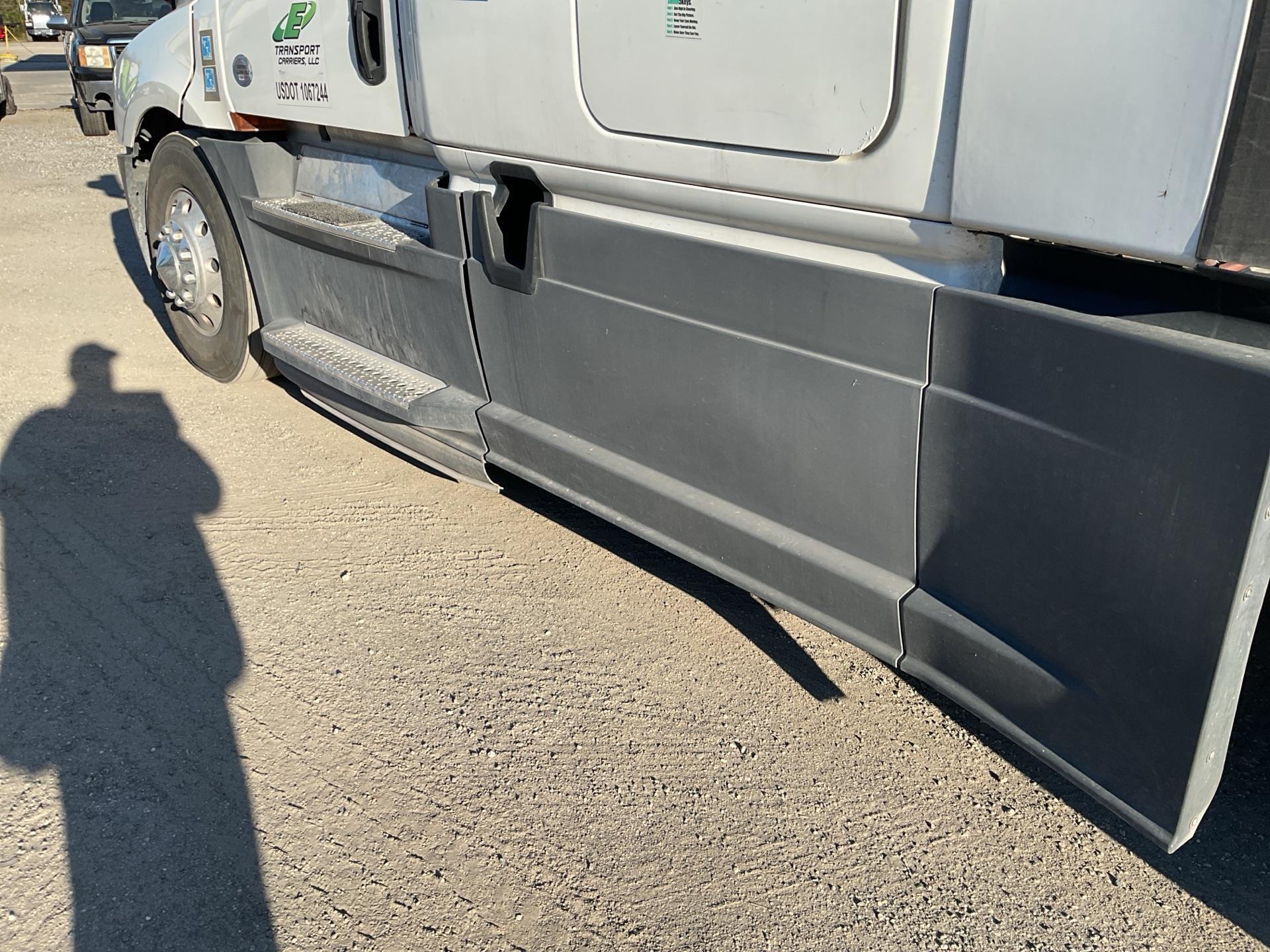 2020 Freightliner CASCADIA 126