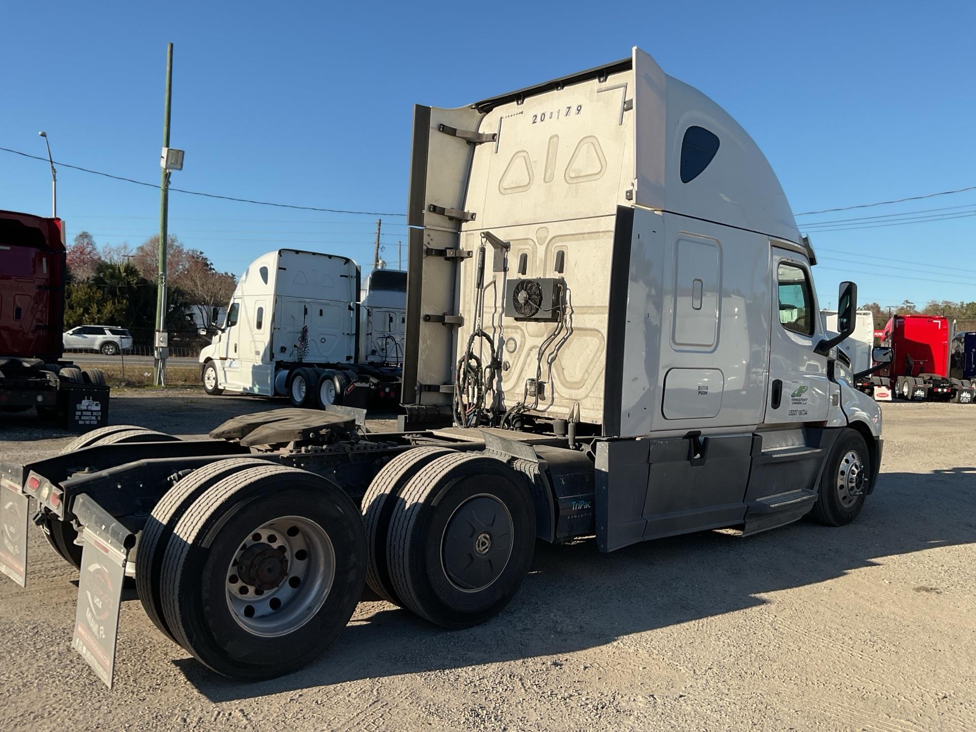 Photo of 2020 Freightliner CASCADIA 126