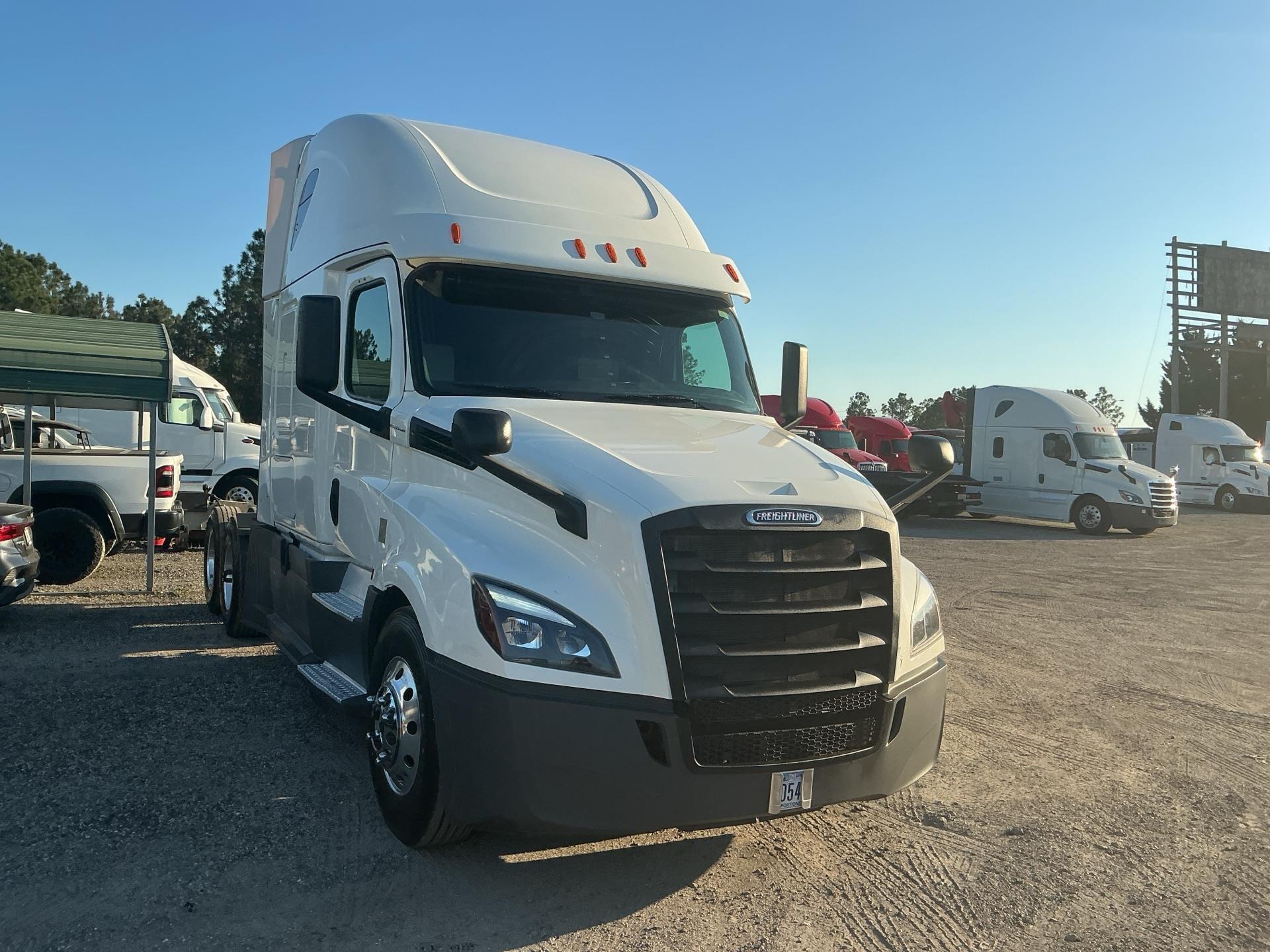 2020 Freightliner CASCADIA 126