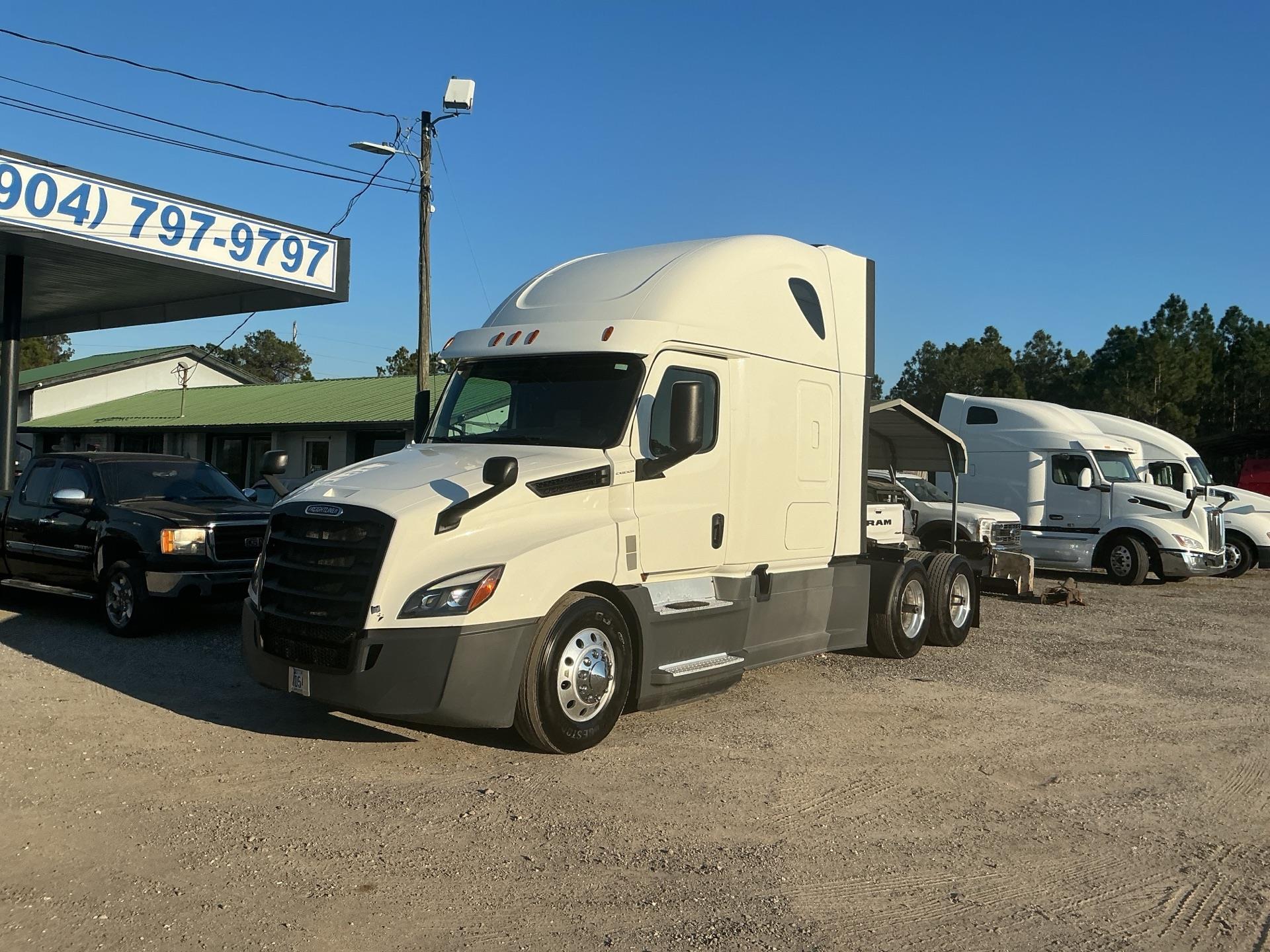 2020 Freightliner CASCADIA 126
