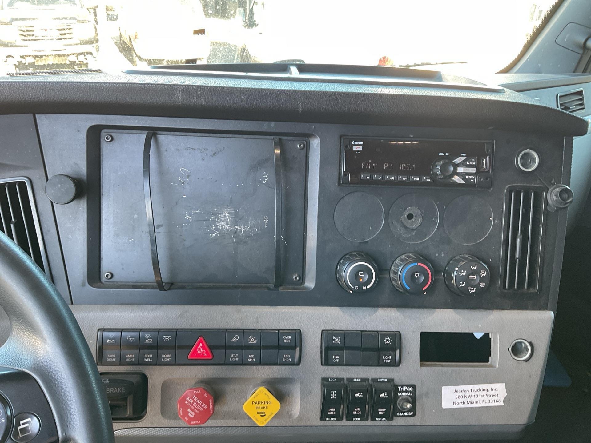 2020 Freightliner CASCADIA 126