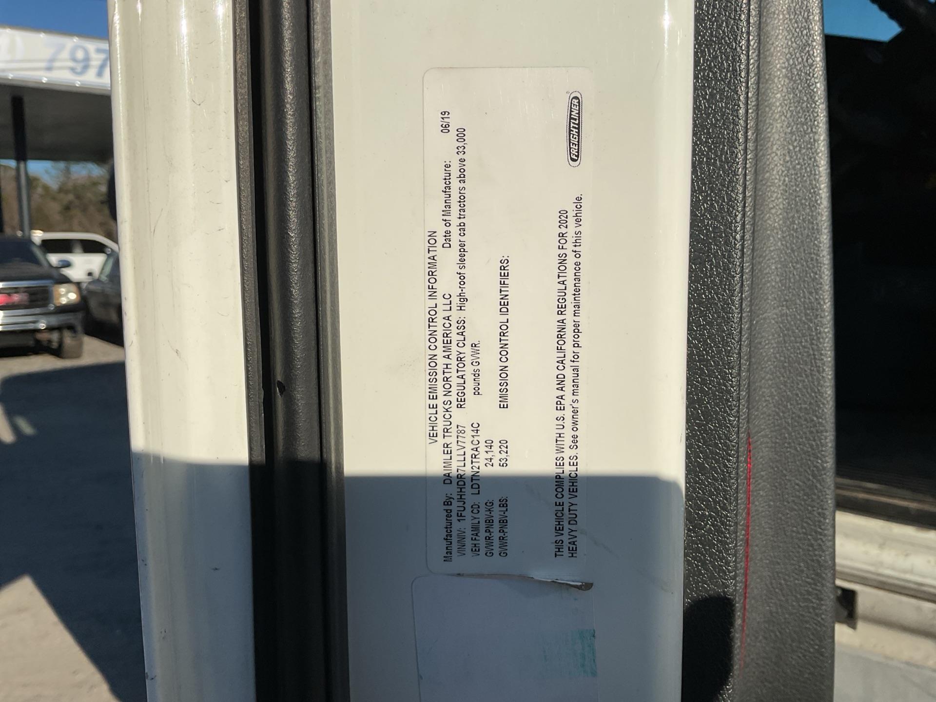 2020 Freightliner CASCADIA 126