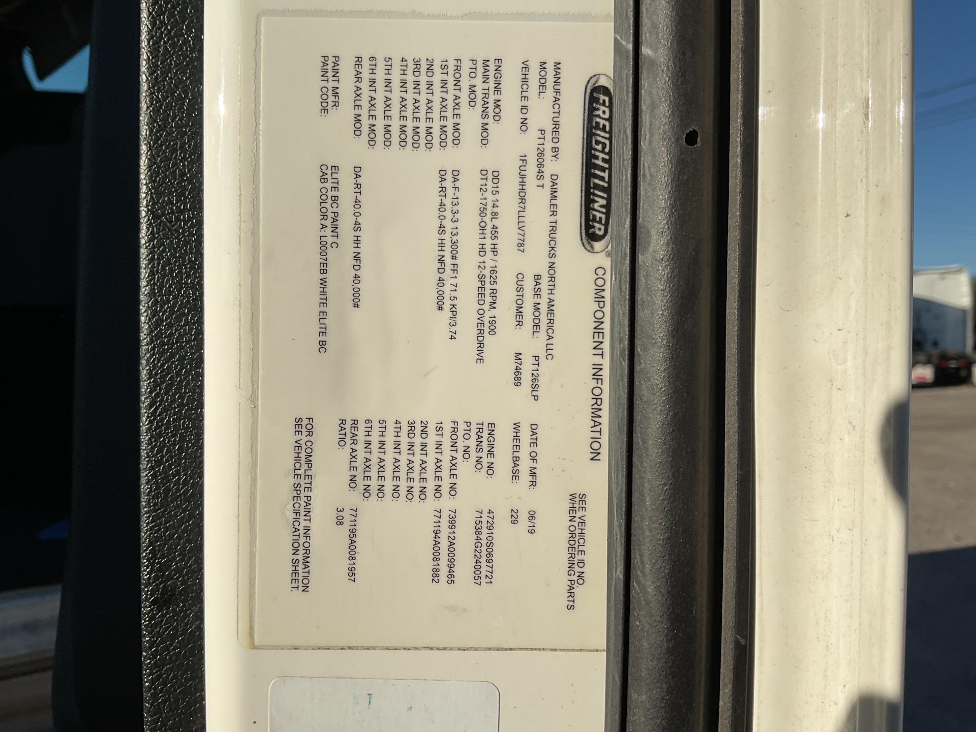 2020 Freightliner CASCADIA 126