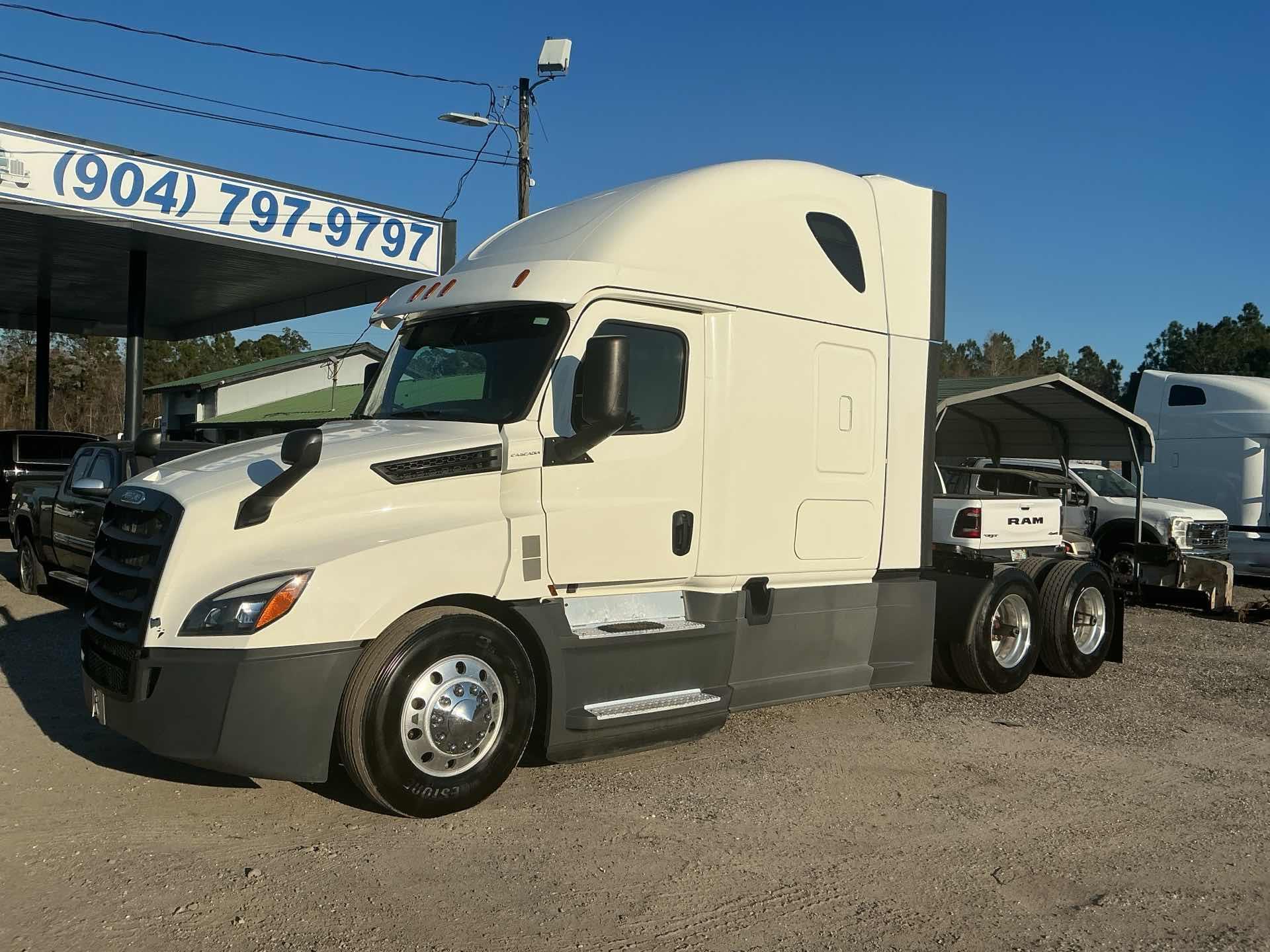 2020 Freightliner CASCADIA 126
