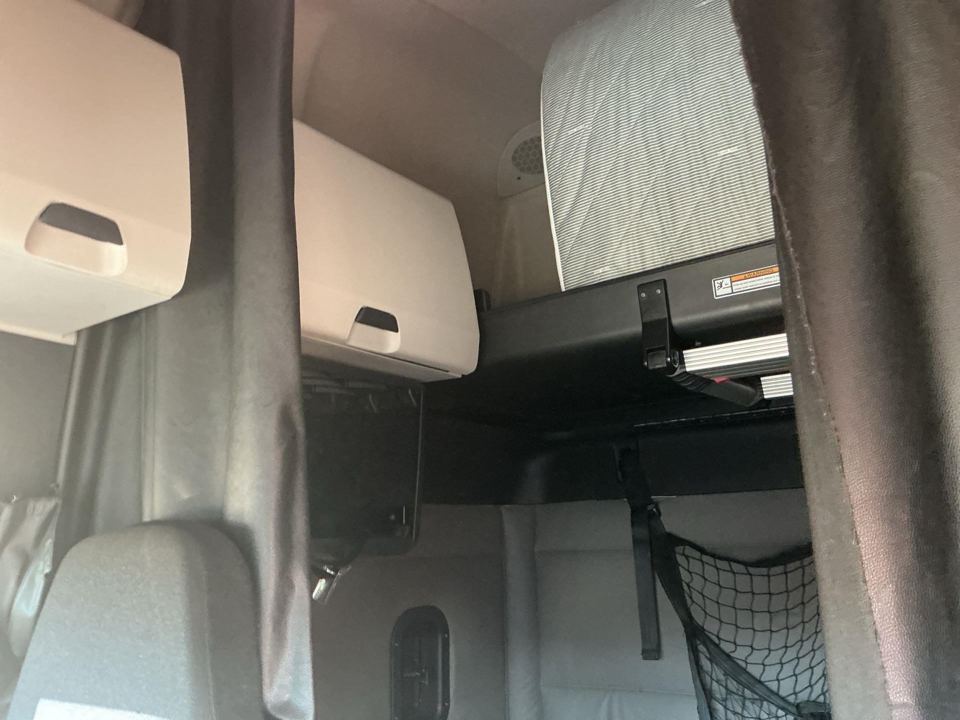 2020 Freightliner CASCADIA 126