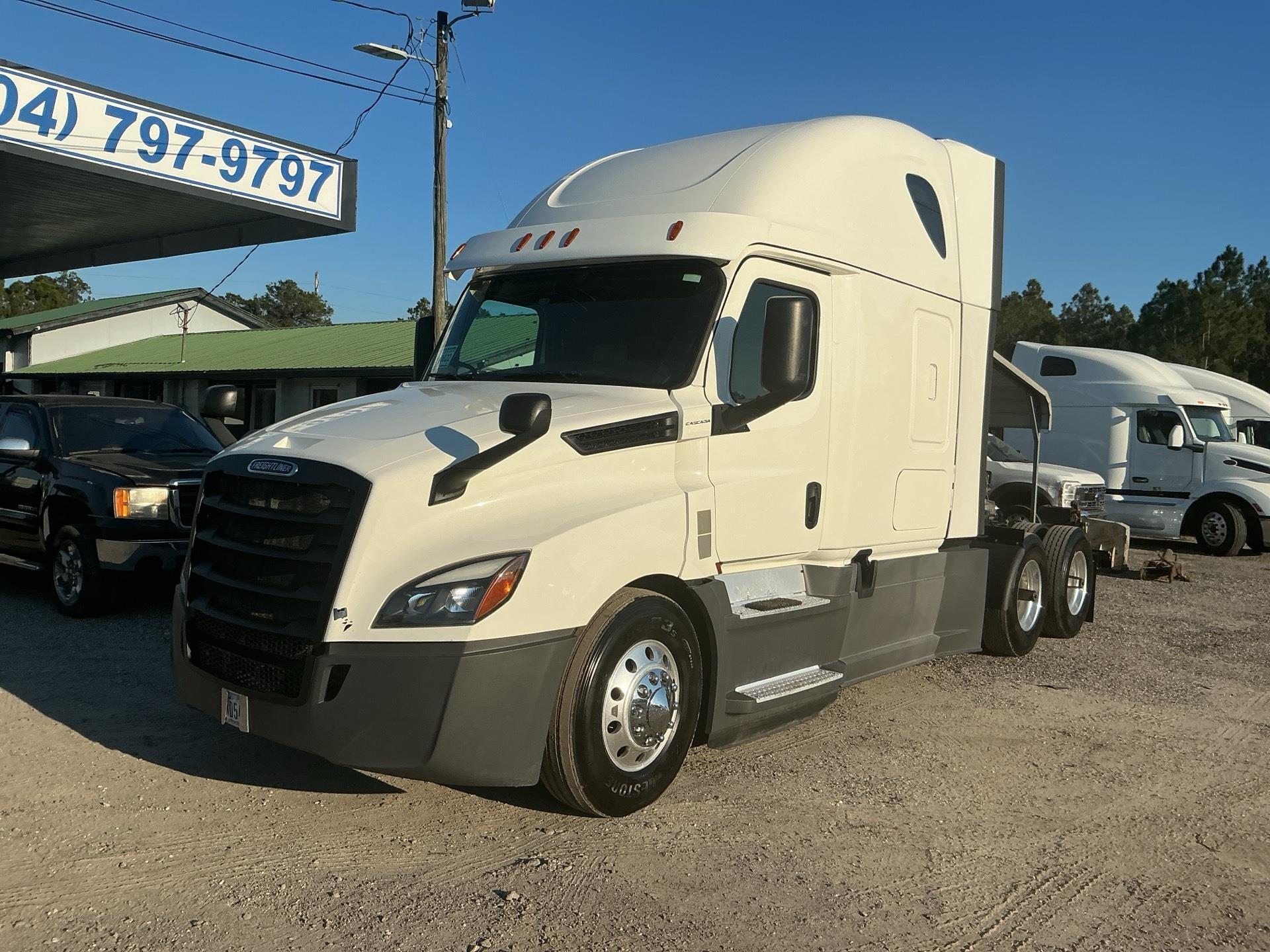 2020 Freightliner CASCADIA 126