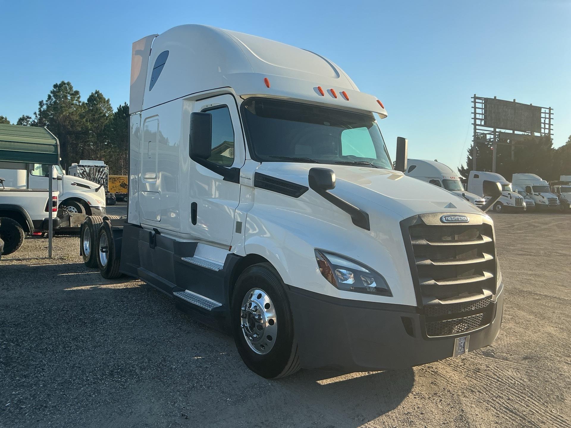 2020 Freightliner CASCADIA 126