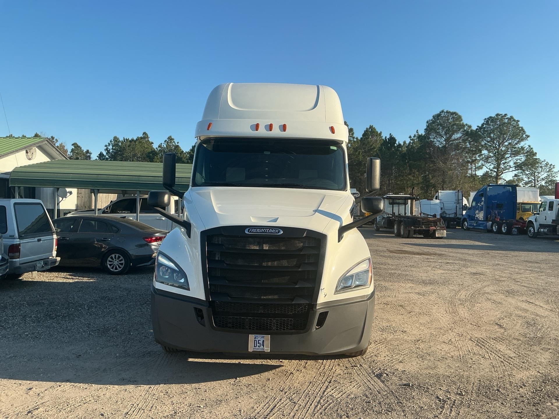 2020 Freightliner CASCADIA 126