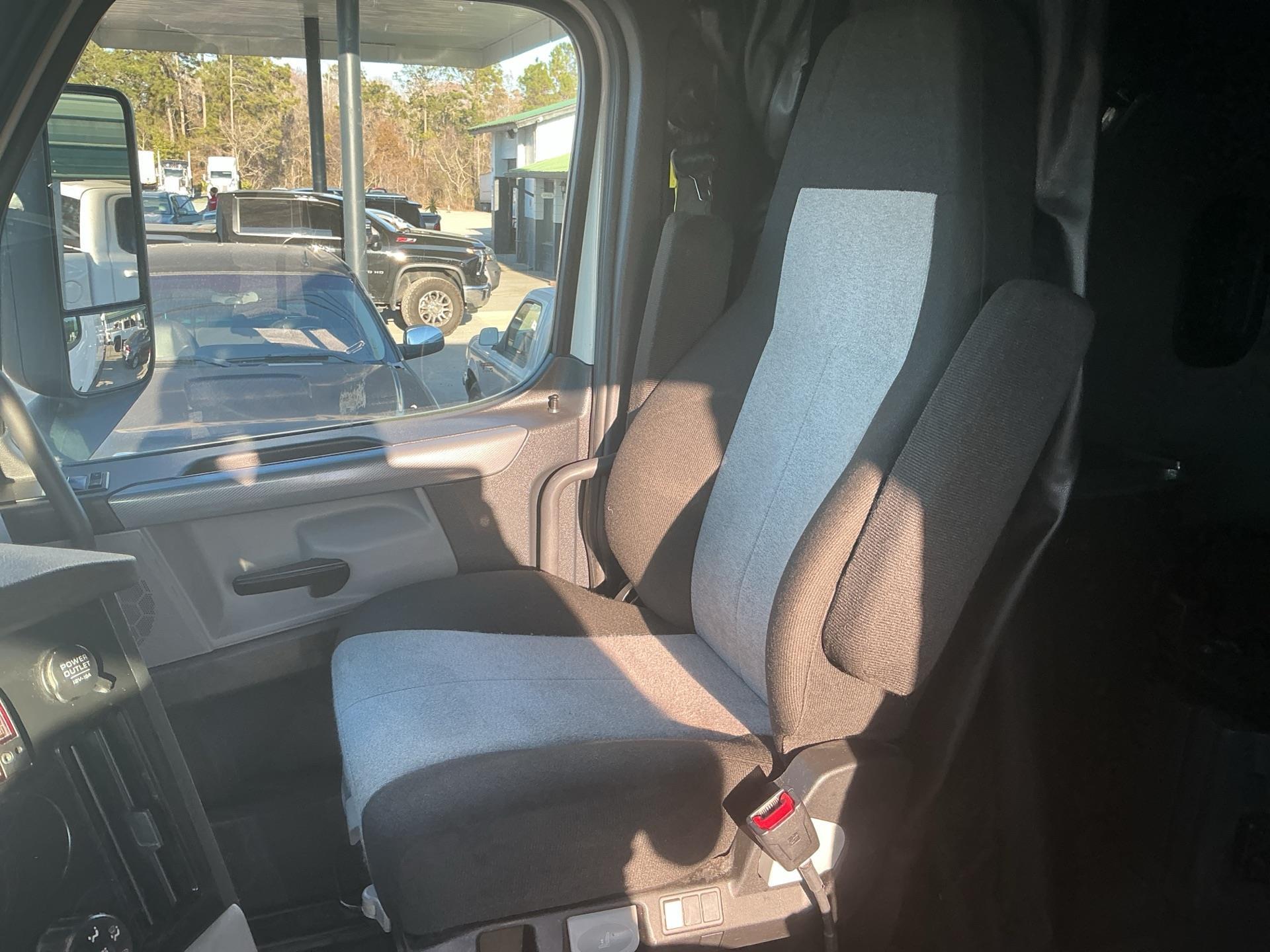2020 Freightliner CASCADIA 126