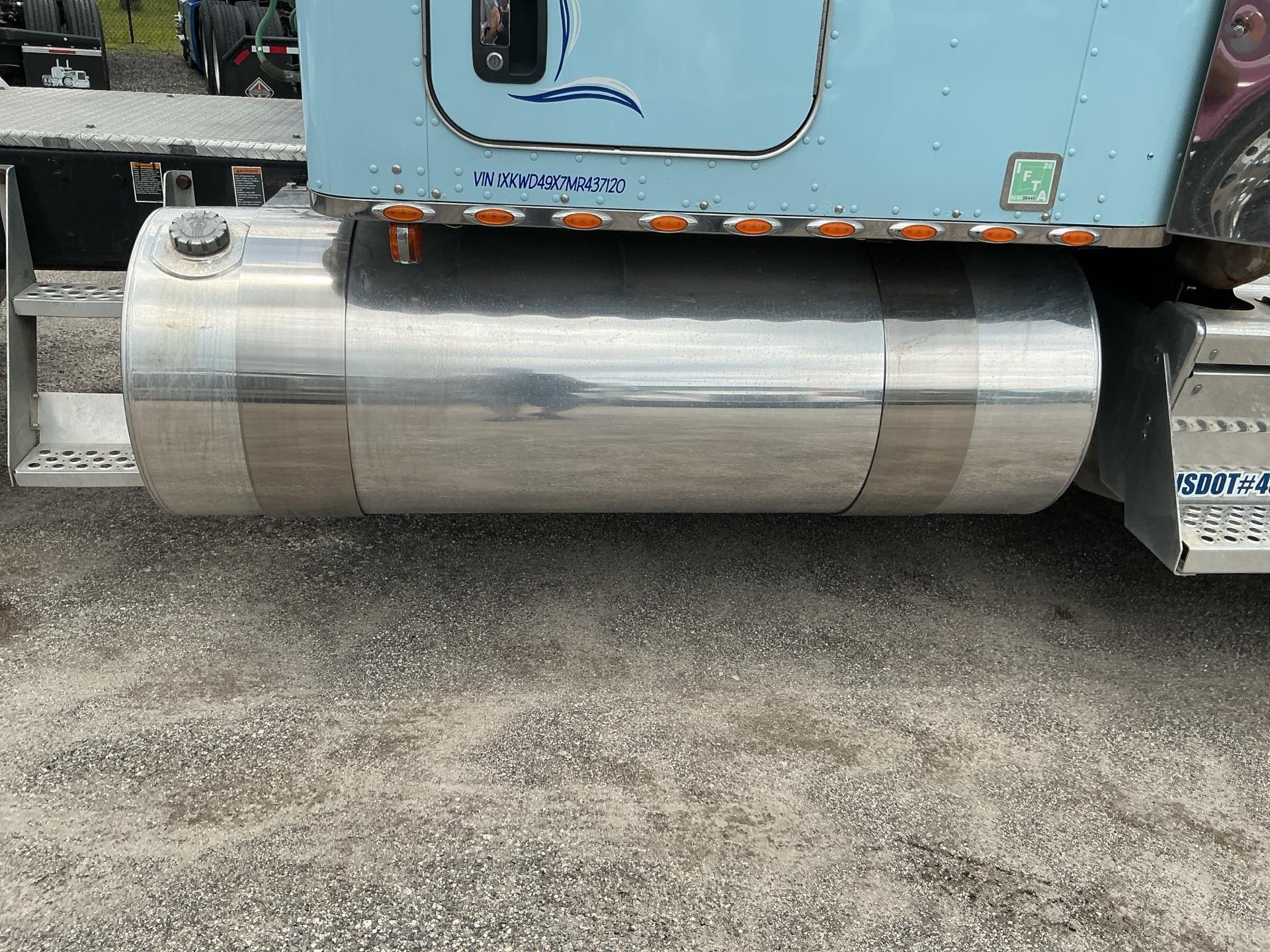 2021 Kenworth W900