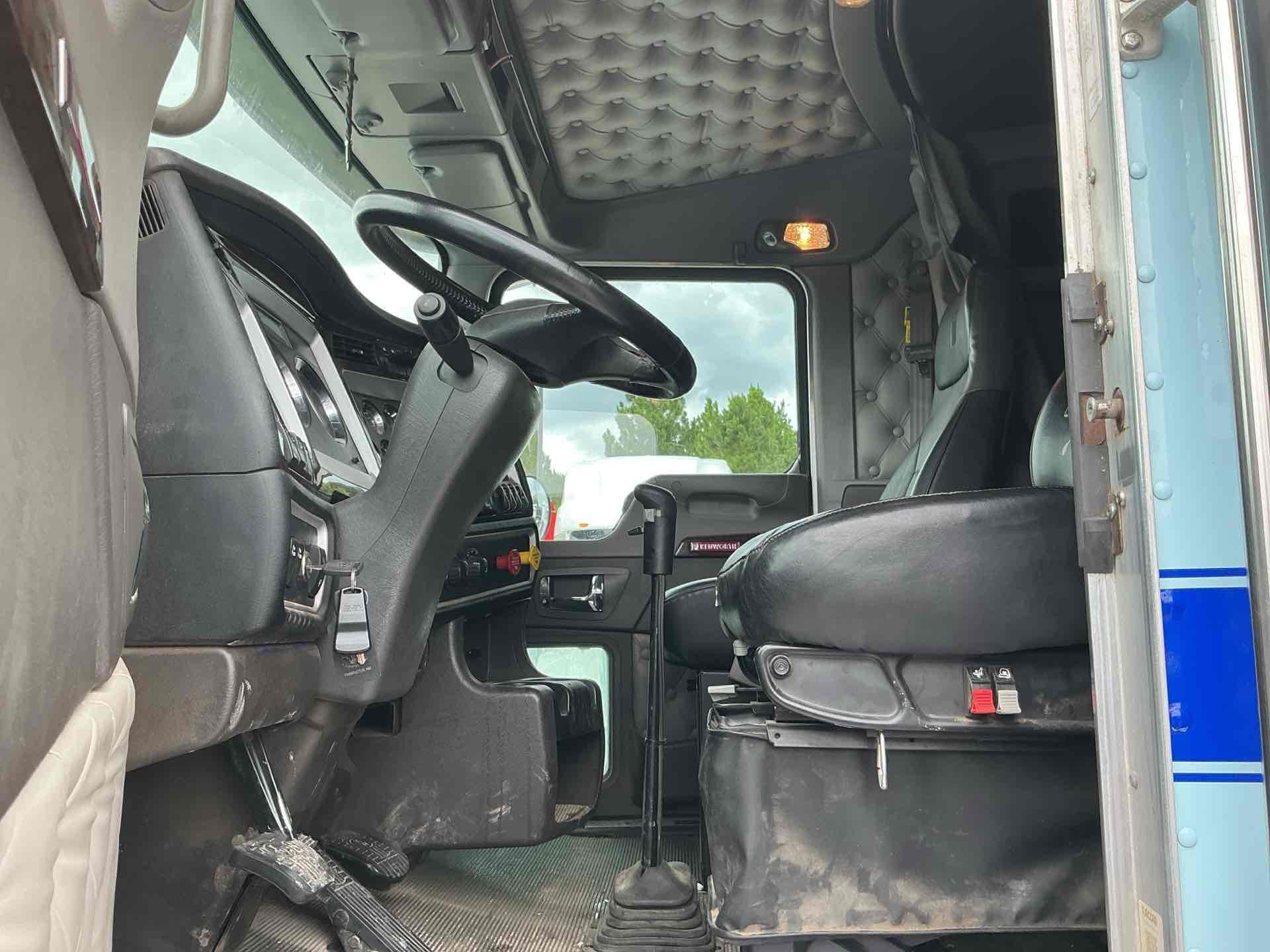 2021 Kenworth W900