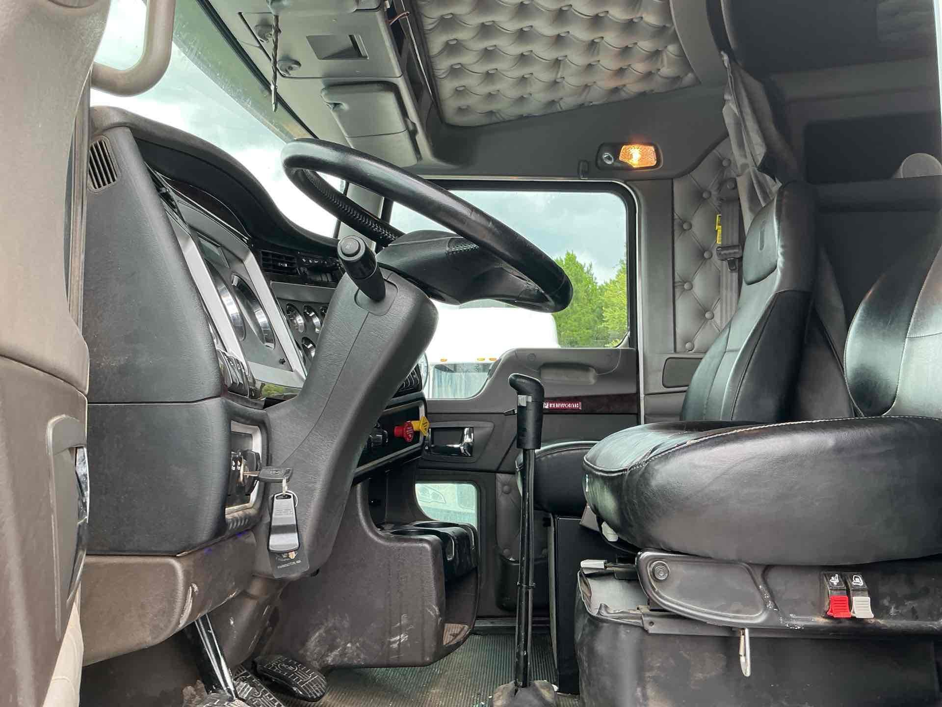2021 Kenworth W900