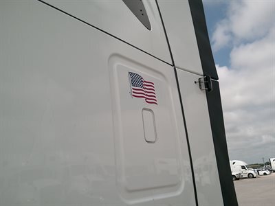 2022 Freightliner CASCADIA 126