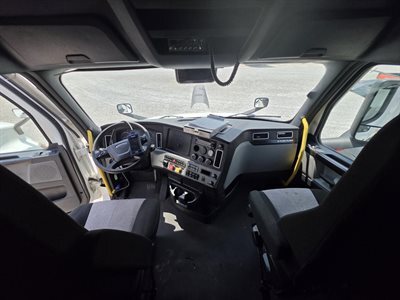 2022 Freightliner CASCADIA 126