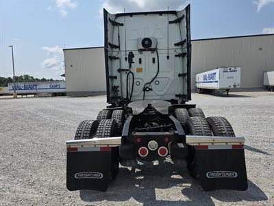 2022 Freightliner CASCADIA 126
