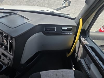 2022 Freightliner CASCADIA 126