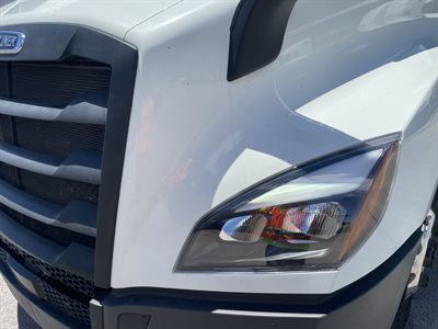 2022 Freightliner CASCADIA 126