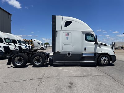 2022 Freightliner CASCADIA 126