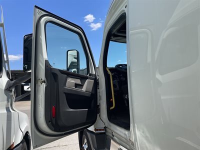 2022 Freightliner CASCADIA 126