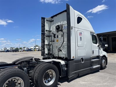 2022 Freightliner CASCADIA 126