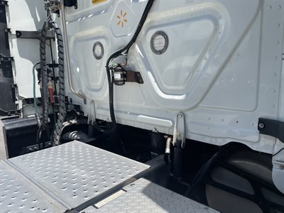 2022 Freightliner CASCADIA 126