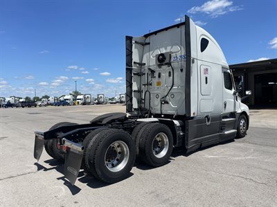 2022 Freightliner CASCADIA 126