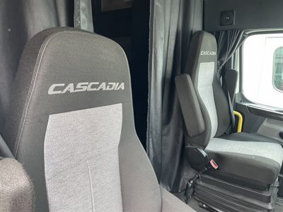 2022 Freightliner CASCADIA 126