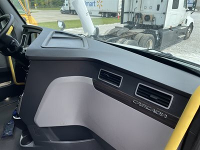 2022 Freightliner CASCADIA 126