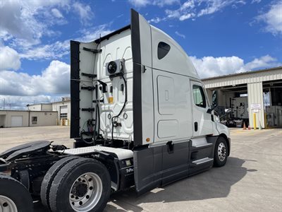 2022 Freightliner CASCADIA 126