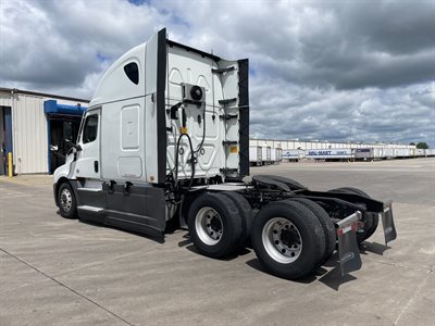 2022 Freightliner CASCADIA 126