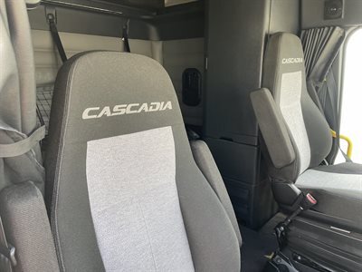 2022 Freightliner CASCADIA 126