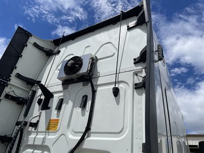 2022 Freightliner CASCADIA 126