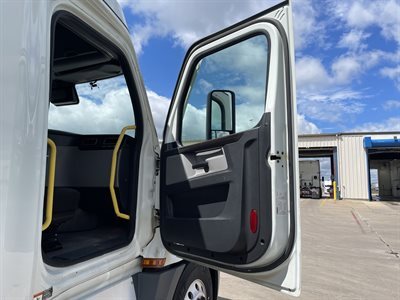 2022 Freightliner CASCADIA 126