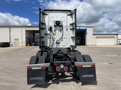 2022 Freightliner CASCADIA 126