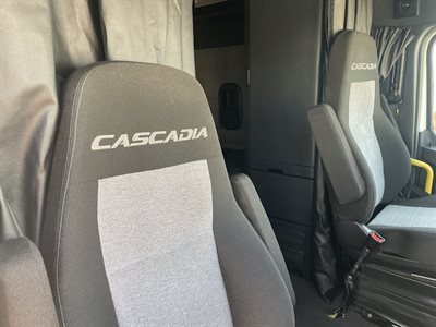 2022 Freightliner CASCADIA 126