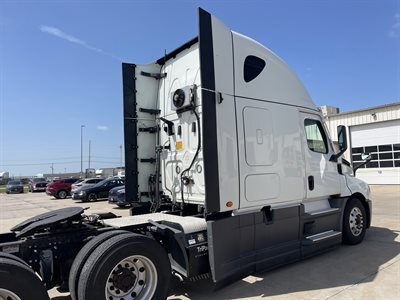 2022 Freightliner CASCADIA 126