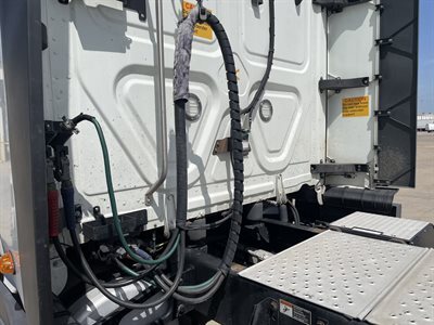 2022 Freightliner CASCADIA 126
